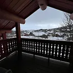 Familiehytte Med Peis Og Badstu I Sentrum بيت للعطل