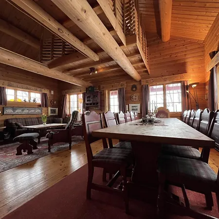 Familiehytte Med Peis Og Badstu I Sentrum