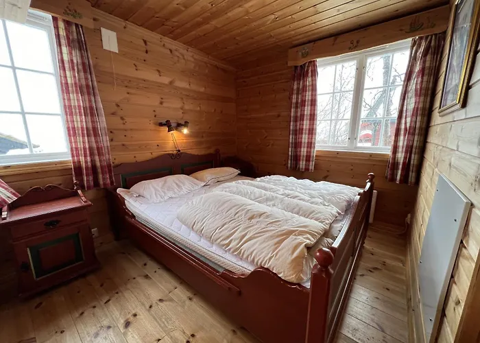 Ferienhaus Familiehytte Med Peis Og Badstu I Sentrum *