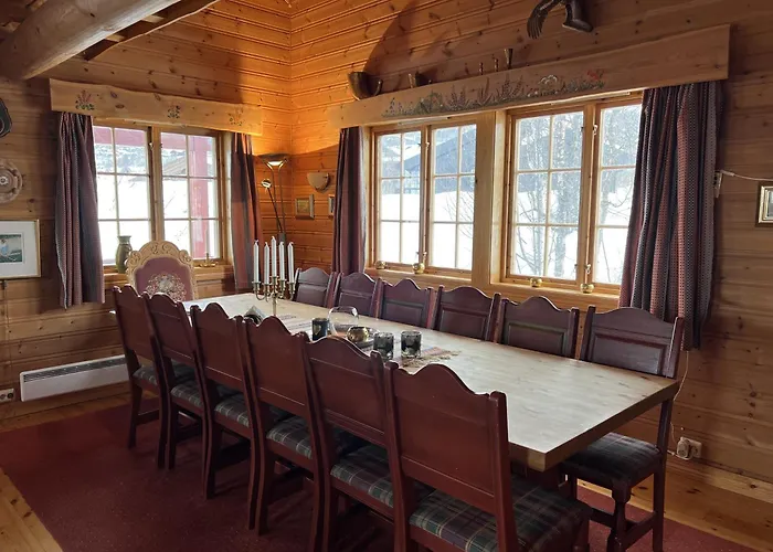 Ferienhaus Familiehytte Med Peis Og Badstu I Sentrum